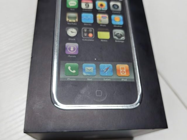 Apple iPhone 2G 1st Generation A1203 8GB Vintage Rare Collectible Original